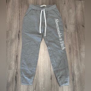 ❥𝐀𝐛𝐞𝐫𝐜𝐫𝐨𝐦𝐛𝐢𝐞 & 𝐅𝐢𝐭𝐜𝐡: Women’s Joggers - Heather Gray